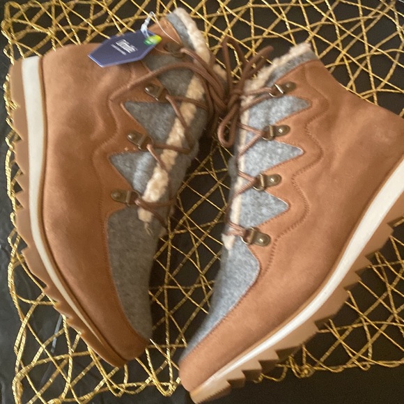 NWT Ortholite suede booties Cognac in color with a touch of gray women size 9.5M - Picture 2 of 9